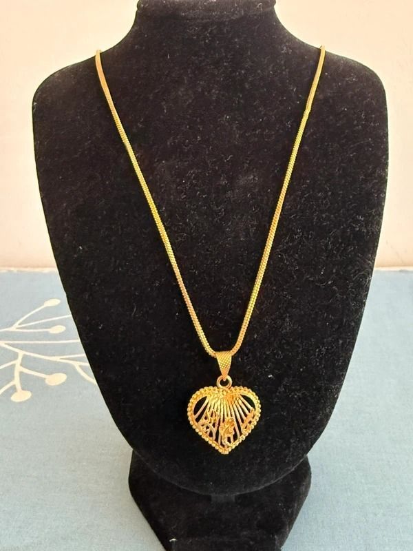 Gold Heart Pendant Necklace imagen 4