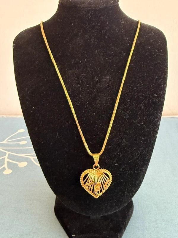 Immagine di Gold Heart Pendant Necklace 1