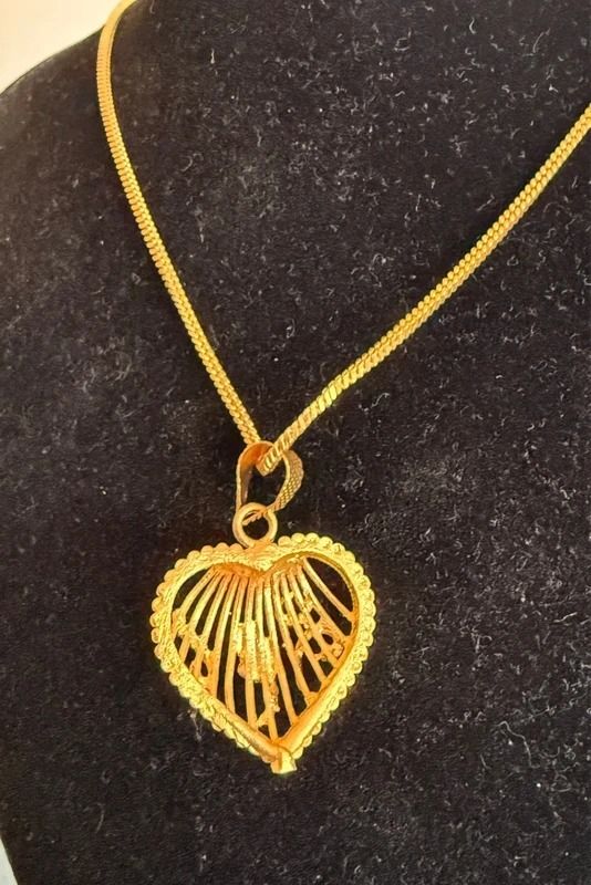 Gold Heart Pendant Necklace imagen 2
