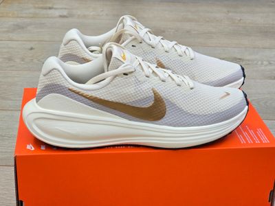 W Nike Revolution 8 Sneakers Nike Revolution 8 Road Running Sport Trainers White Barely Volt - Size UK 5 , 7🔥