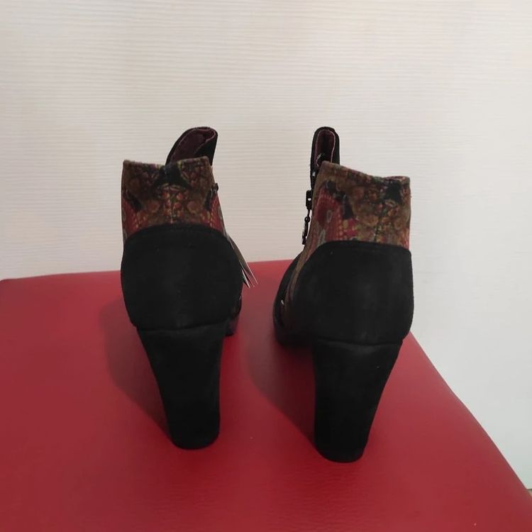 Immagine di Black Ankle Boots With Patterned Fabric Detail 10