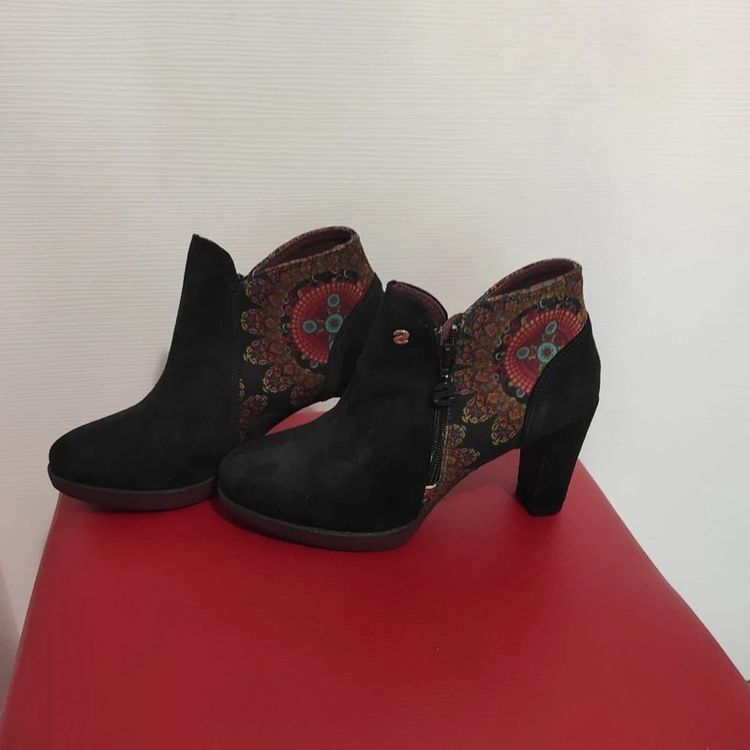 Immagine di Black Ankle Boots With Patterned Fabric Detail 3