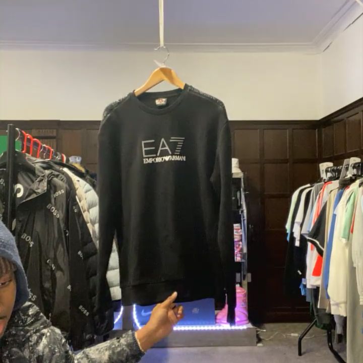 EA7 EA7 crewneck XL - small repair on back  product image