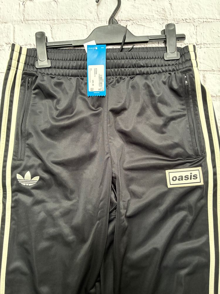 Immagine di Adidas Black Track Pants With Oasis Patch 2