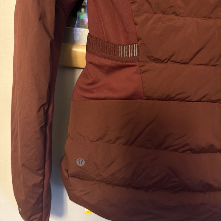 Lululemon Down For It all Jacket Red Merlot BNWT Uk 6 RRP £198 obraz 6