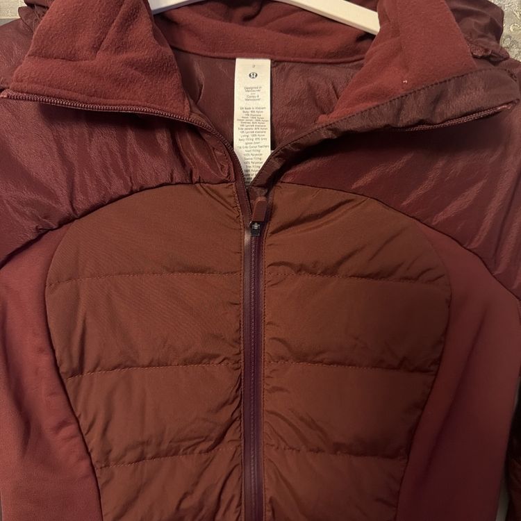 Lululemon Down For It all Jacket Red Merlot BNWT Uk 6 RRP £198 obraz 2