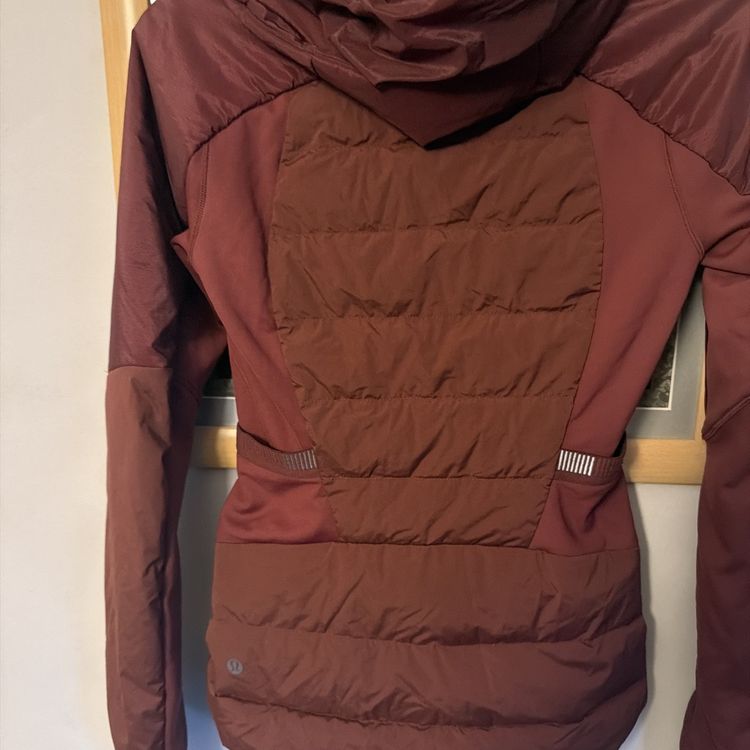 Lululemon Down For It all Jacket Red Merlot BNWT Uk 6 RRP £198 obraz 5