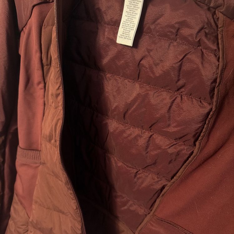 Lululemon Down For It all Jacket Red Merlot BNWT Uk 6 RRP £198 obraz 9