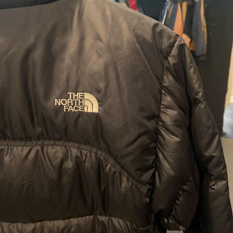 Black north face puffer. Fits true to size. Great condition other than small wear on zip as shown in 3
