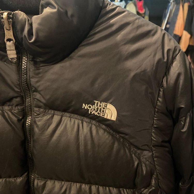 Black north face puffer. Fits true to size. Great condition other than small wear on zip as shown in 4