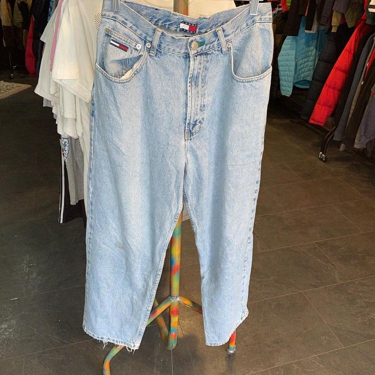 Light blue Tommy Hilfiger jeans 31inch waist. Fits true to size. Good used condition, message for mo 1