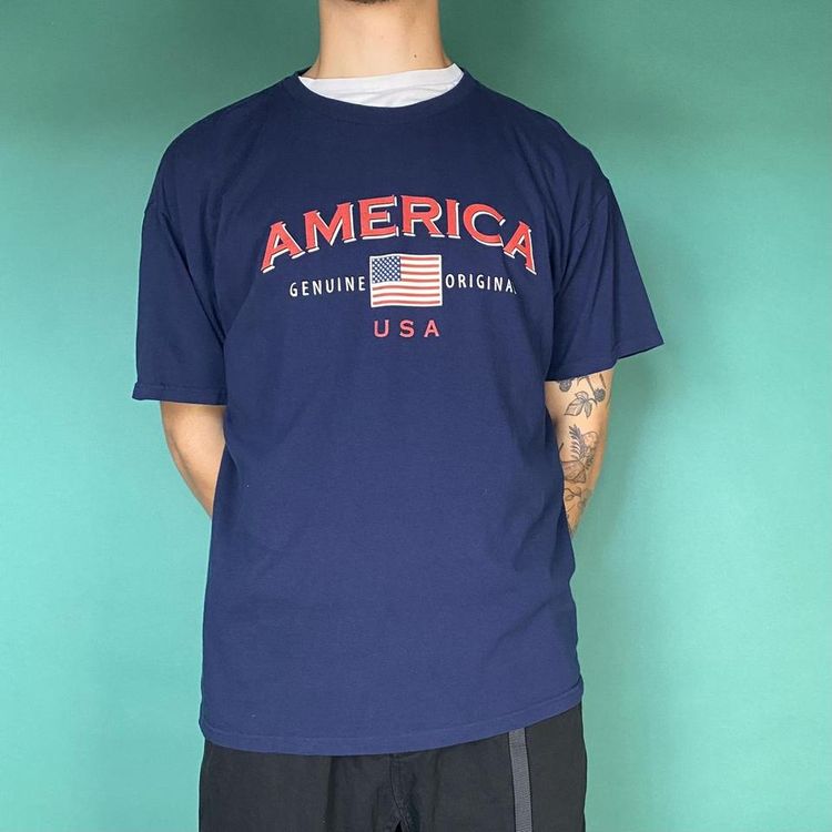 Vintage tourist destination graphic tshirt navy.