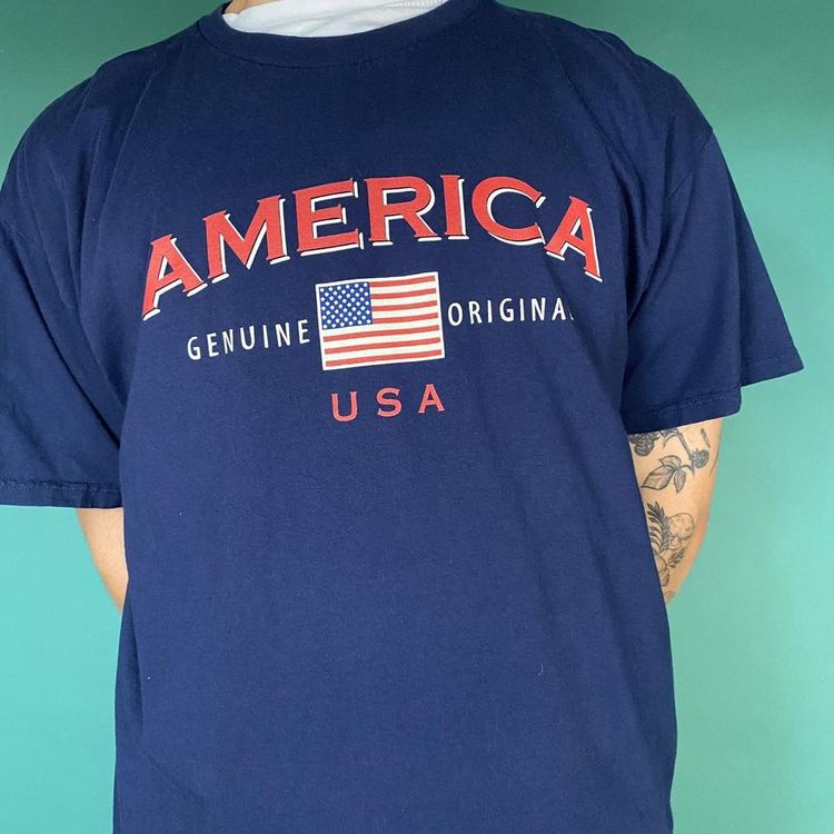 Vintage tourist destination graphic tshirt navy. 4