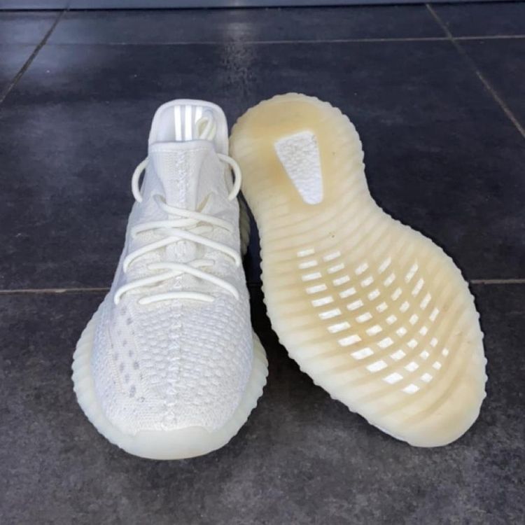 - Adidas Yeezy Boost 350 V2 Bone imagen 3