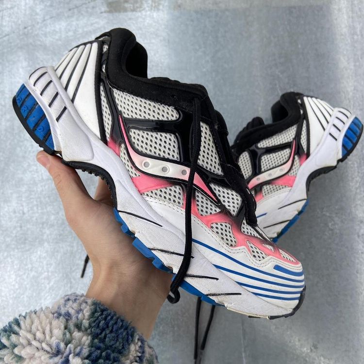 Saucony web grid image 2