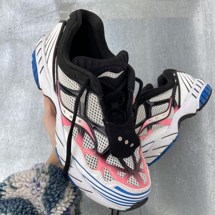 Saucony web grid image 3