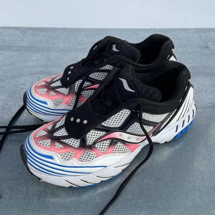 Saucony web grid image 1