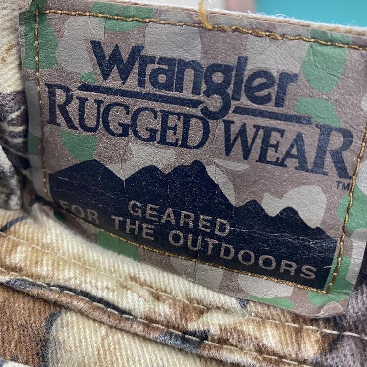 Vintage wrangler realtree camo jeans. 5