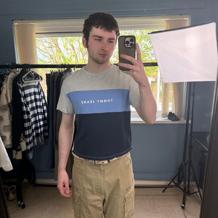 Tommy Hilfiger 2000's cropped spellout tee (S)