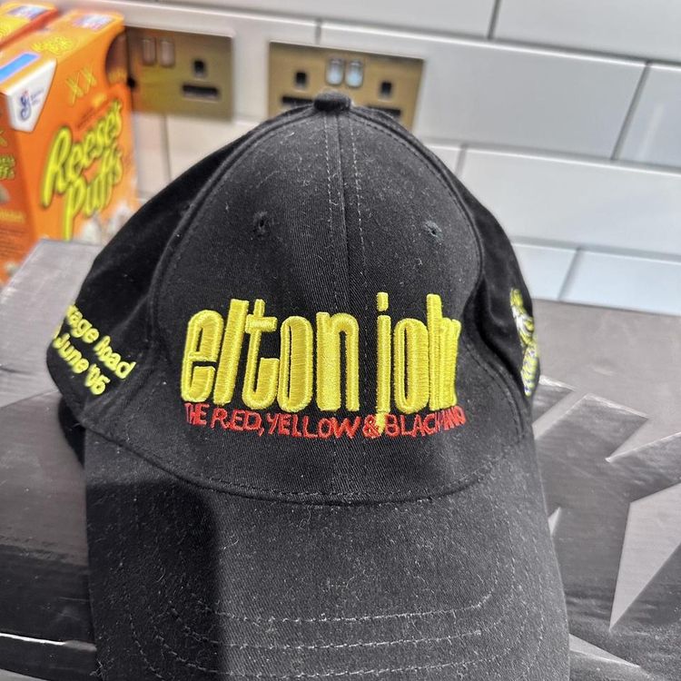 2005 Elton John cap 2