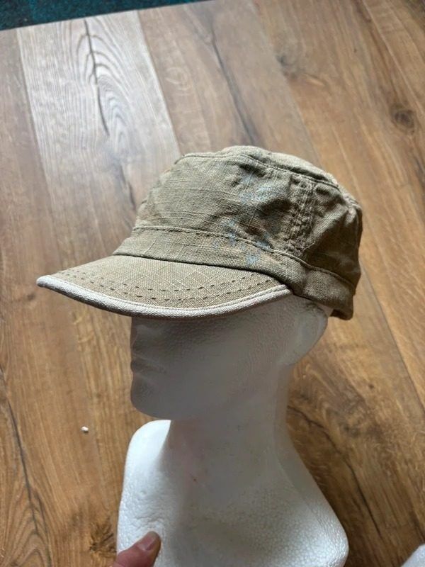 Beige Military-Style Cap obraz 1