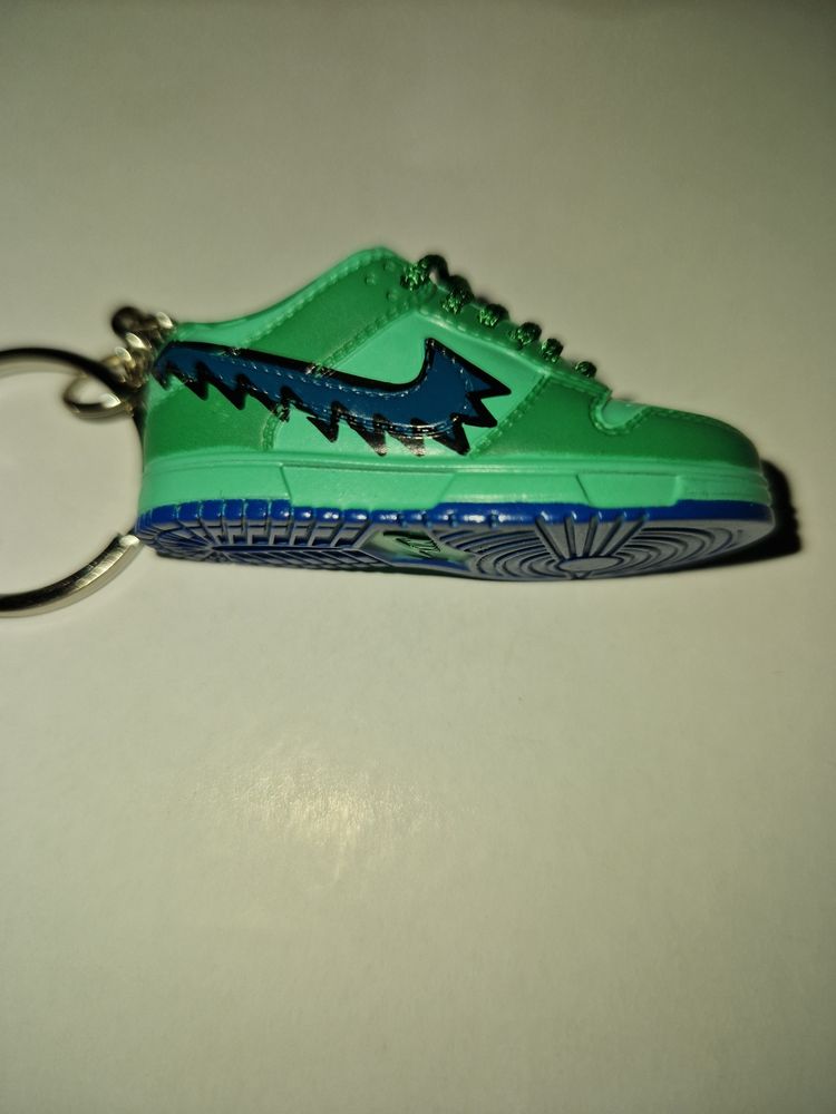 Nike "grateful dead" Green bear Sneaker Keychain