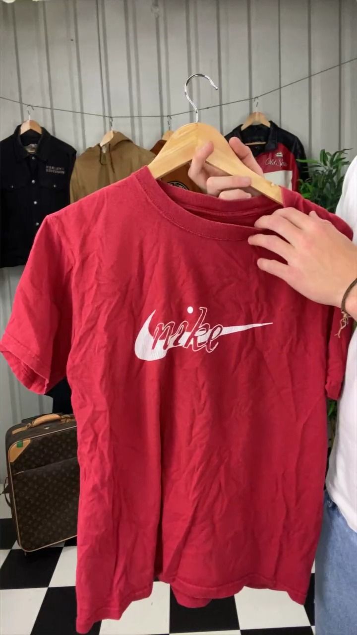 Nike med mens nike tee product image