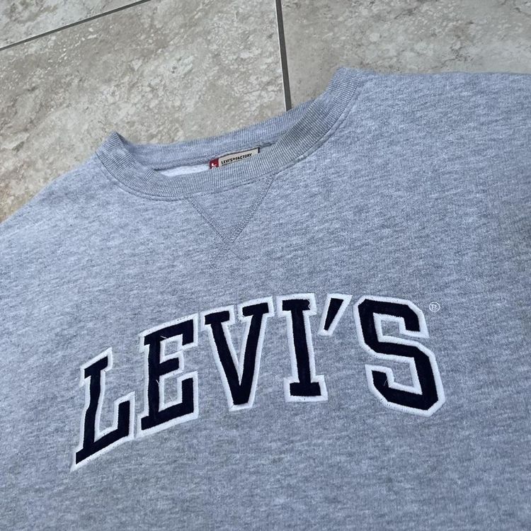 Y2K Levis sweatshirt image 3