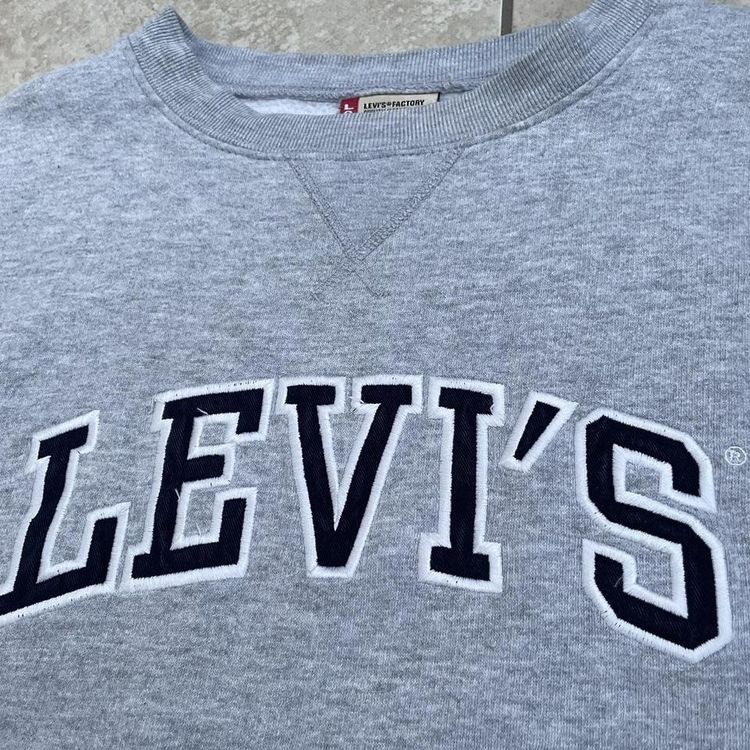 Y2K Levis sweatshirt image 4