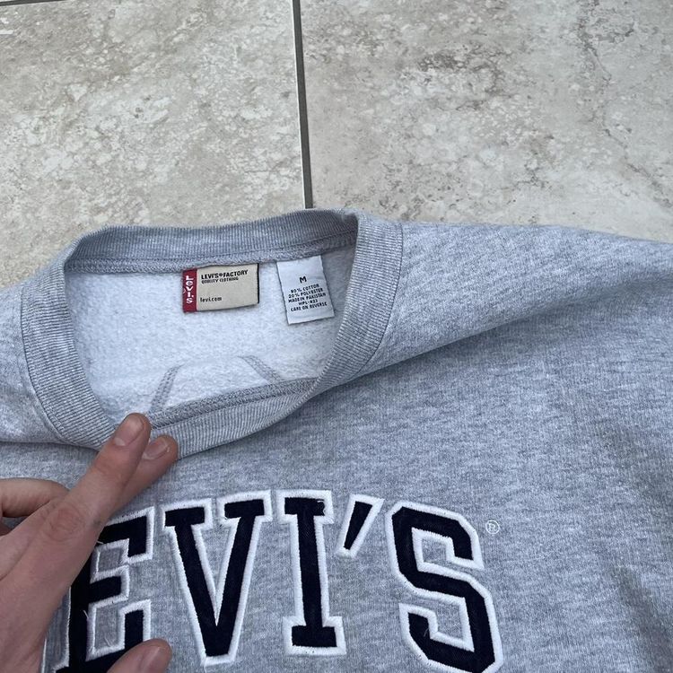 Y2K Levis sweatshirt image 6