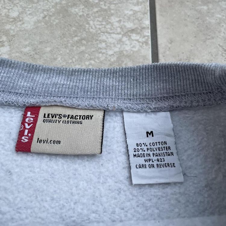 Y2K Levis sweatshirt image 7