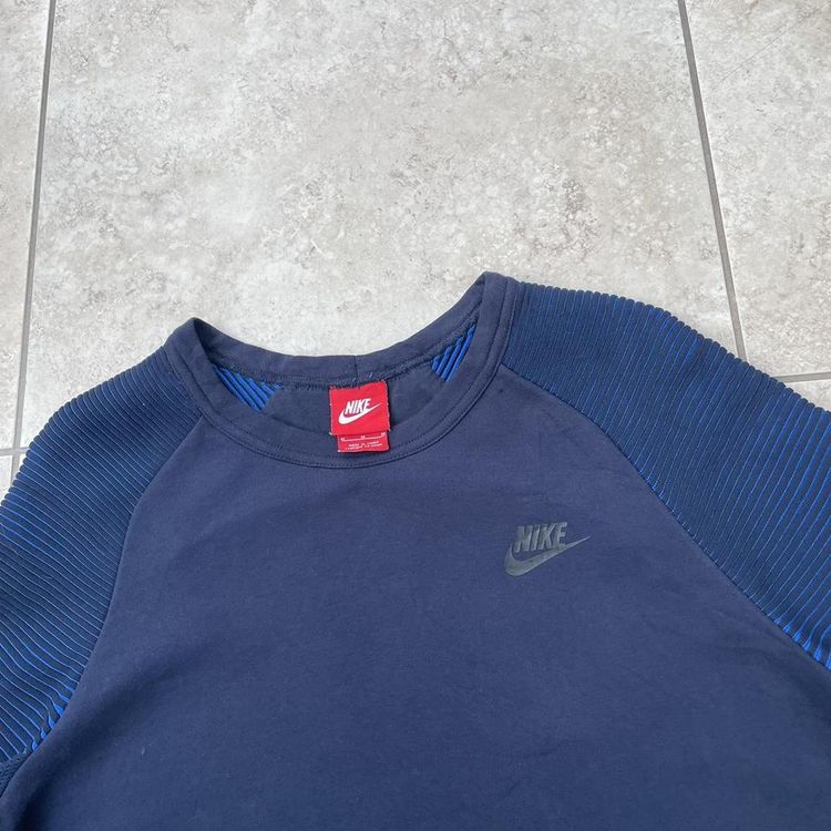 Nike sweatshirt image 2