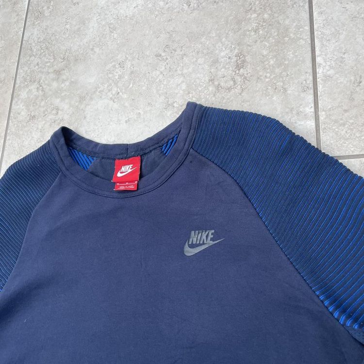 Nike sweatshirt image 3
