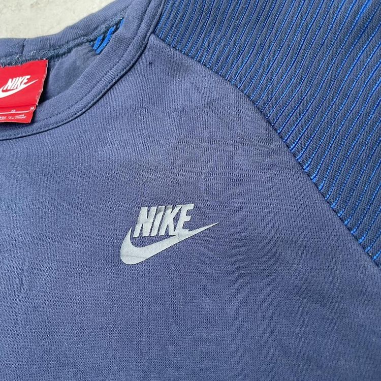 Nike sweatshirt image 4