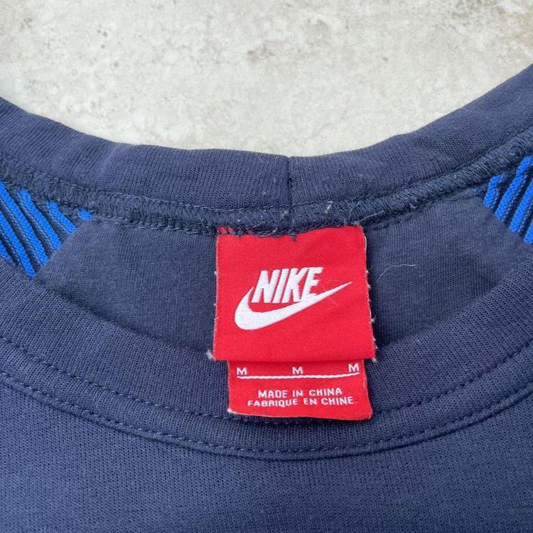 Nike sweatshirt image 5