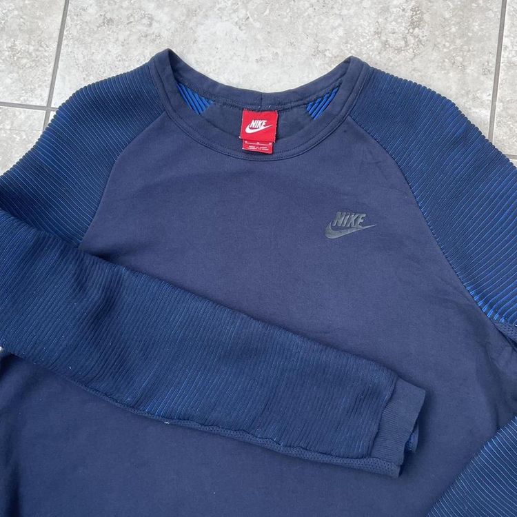 Nike sweatshirt image 8
