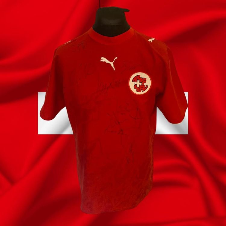 SWITZERLAND 2006-08 SIGNED HOME FOOTBALL SHIRT