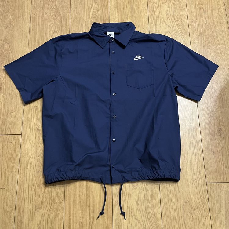BNWT Nike NSW Club Utility Short Sleeve Oxford Button Short Sleeve Shirt, Navy
