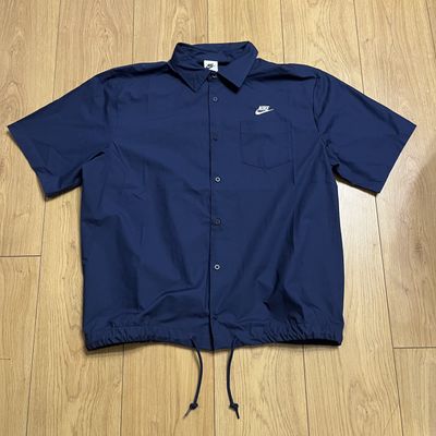BNWT Nike NSW Club Utility Short Sleeve Oxford Button Short Sleeve Shirt, Navy