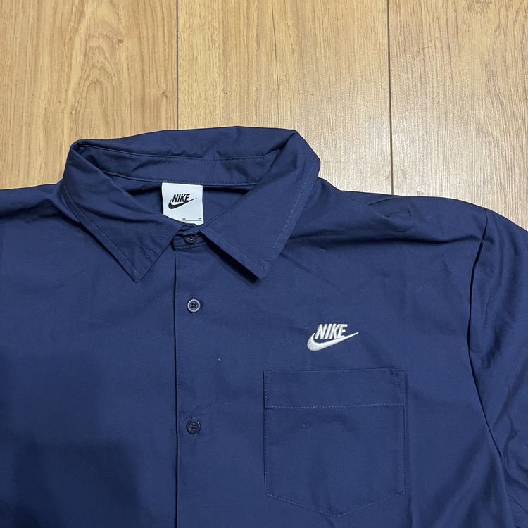 BNWT Nike NSW Club Utility Short Sleeve Oxford Button Short Sleeve Shirt, Navy 3