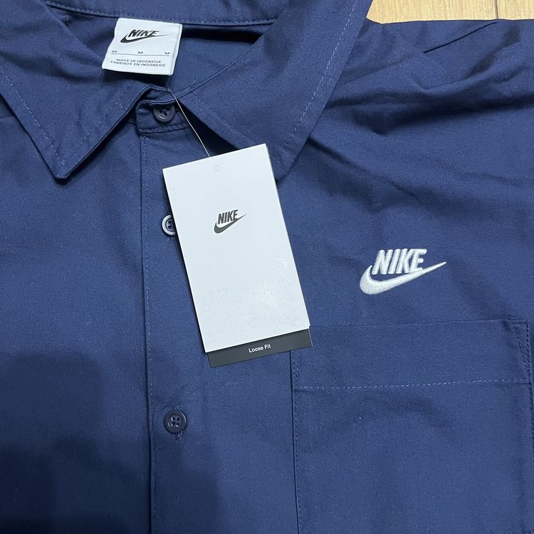 BNWT Nike NSW Club Utility Short Sleeve Oxford Button Short Sleeve Shirt, Navy 4