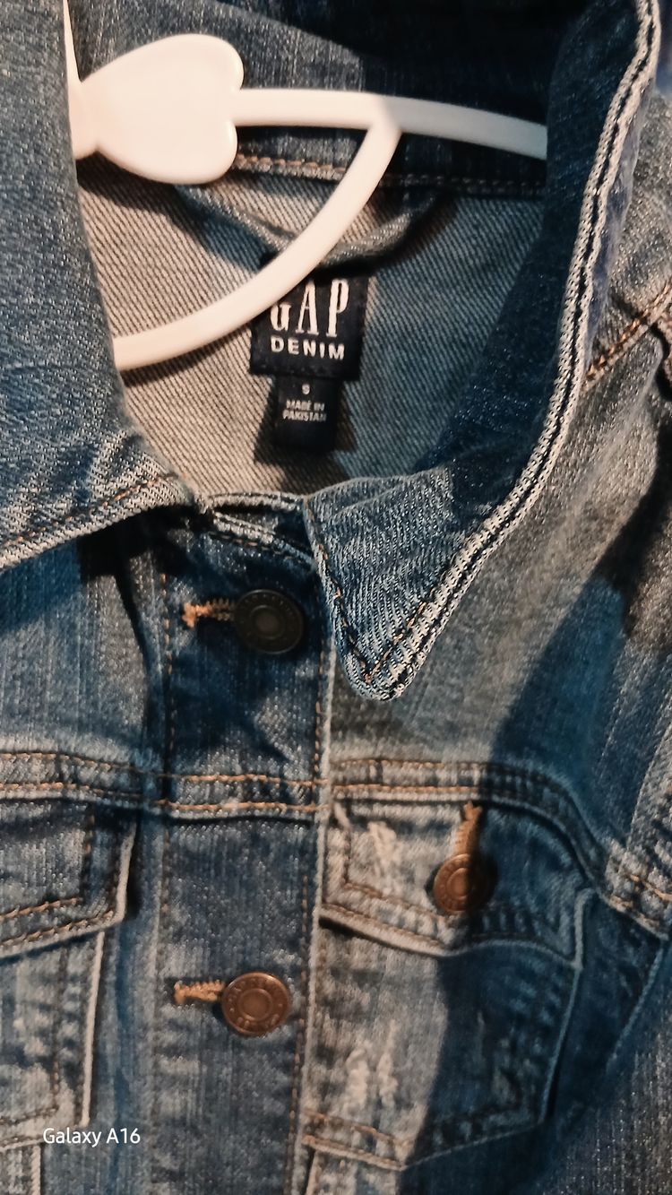 Gap Denim Jacket imagen 2