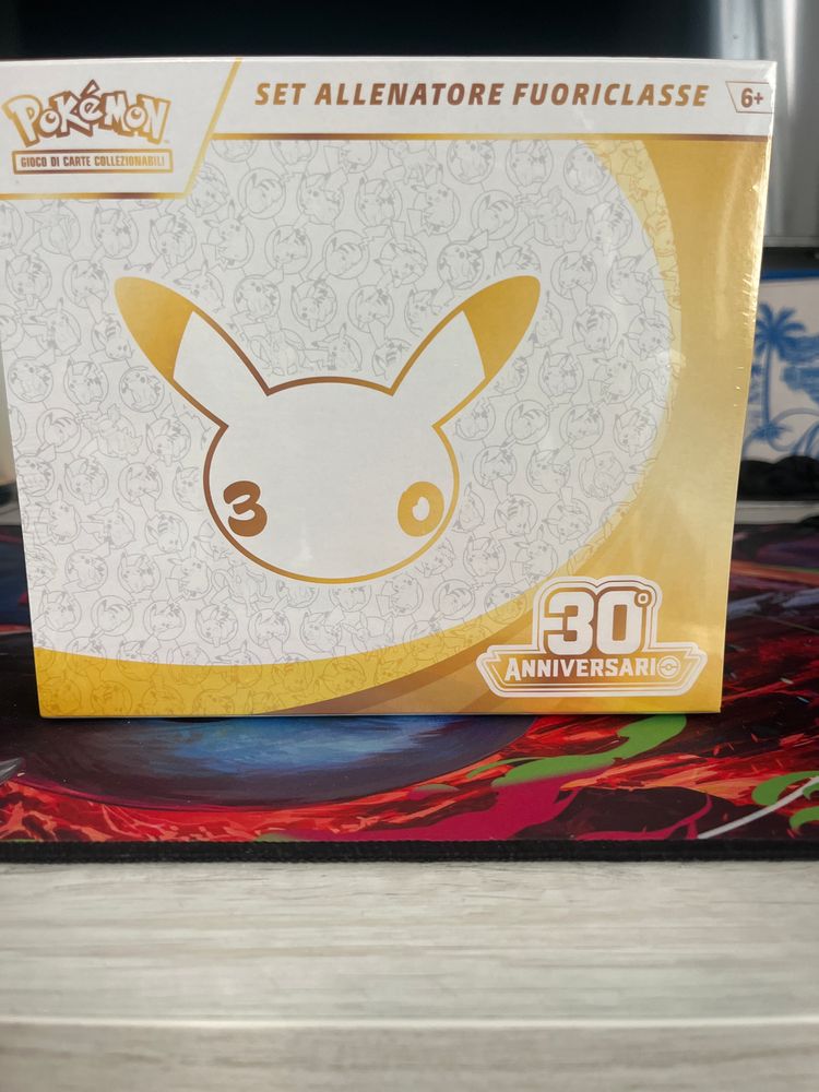 Pokémon 30Th Anniversary Trainer Set imagen 1