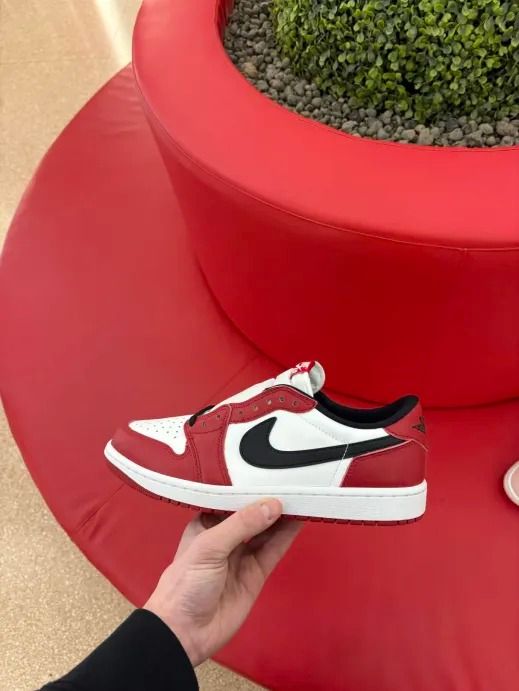 JORDAN 1 LOW CHICAGO