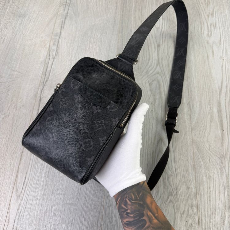 Immagine di Louis Vuitton Men’s Black Sling Small Side Bag 5