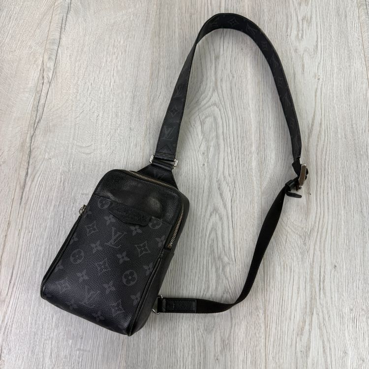 Immagine di Louis Vuitton Men’s Black Sling Small Side Bag 7