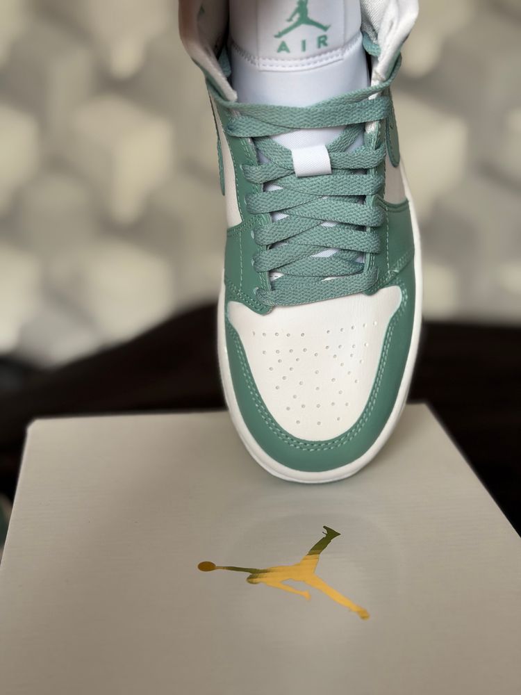 NIKE JORDAN 1 mid zielone białe  obraz 4