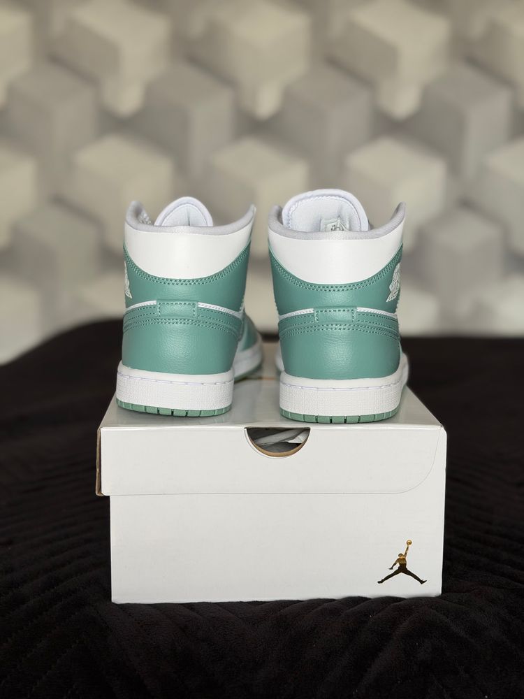 NIKE JORDAN 1 mid zielone białe  obraz 2