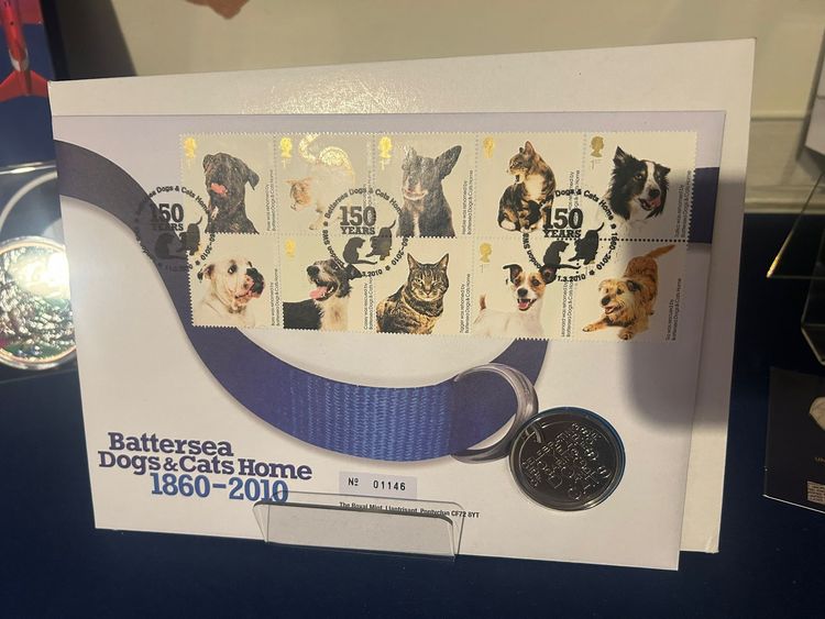 Commemorative Stamp Set With Dog Collar Design
