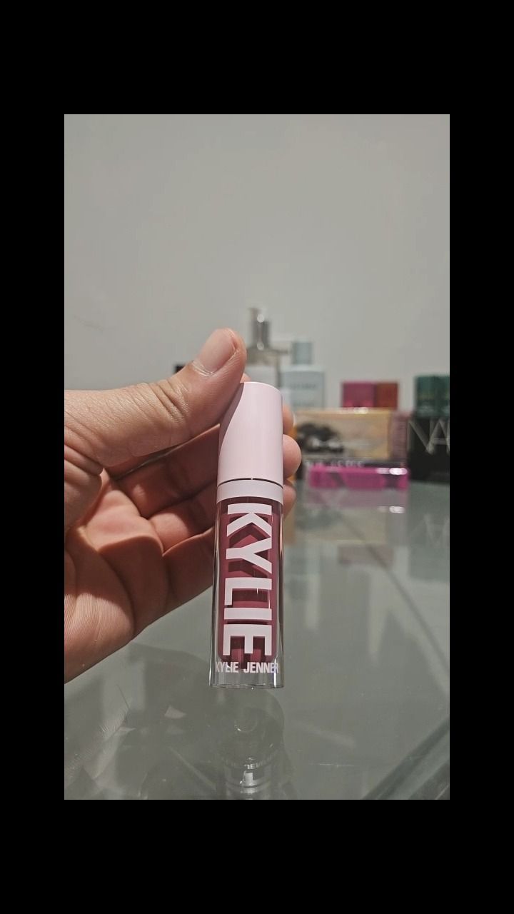 HIGH kylie high gloss pose k product image